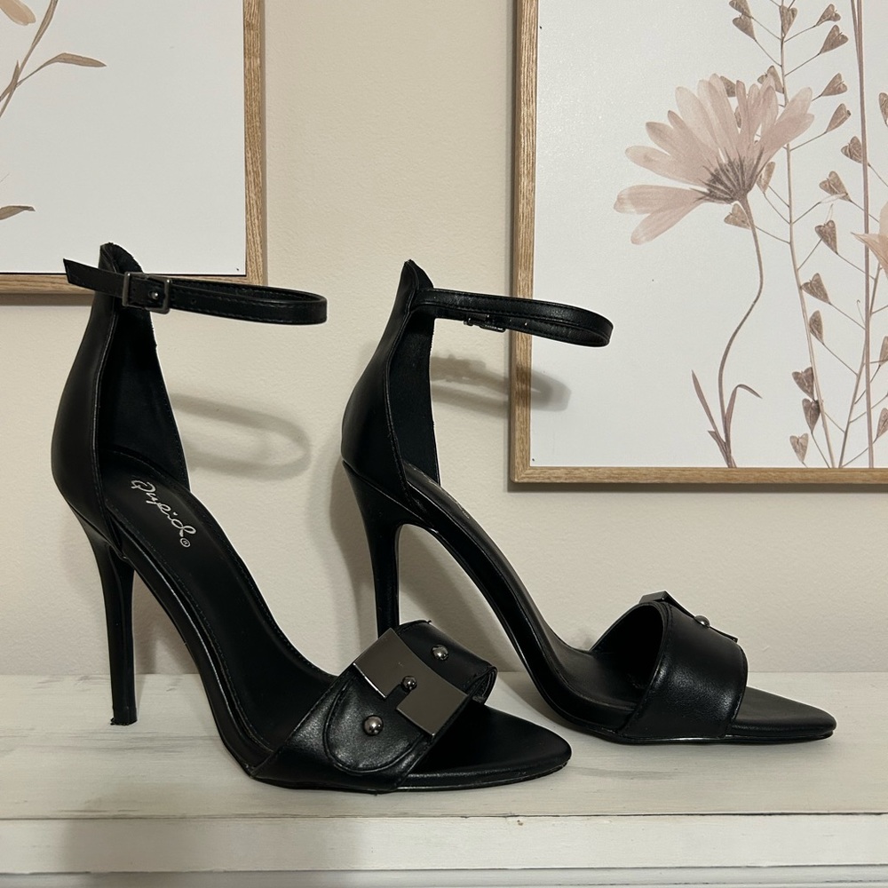 Qupid Black Heels